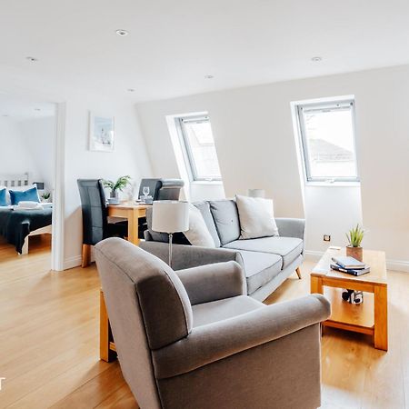 Central 3 Bed Apartment At Regents Court, Newbury Newbury  Exteriör bild