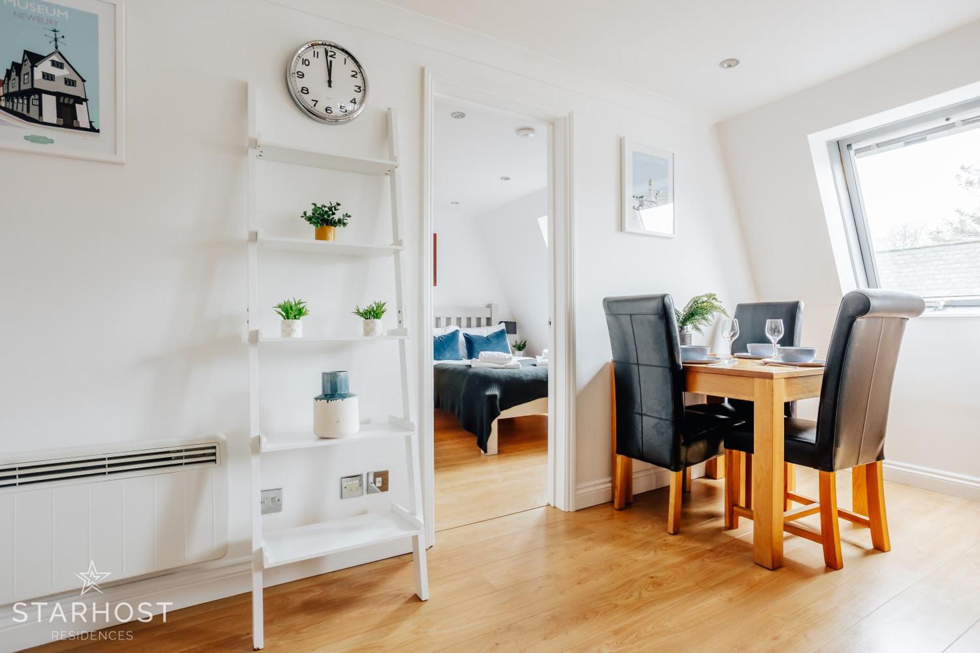 Central 3 Bed Apartment At Regents Court, Newbury Newbury  Exteriör bild