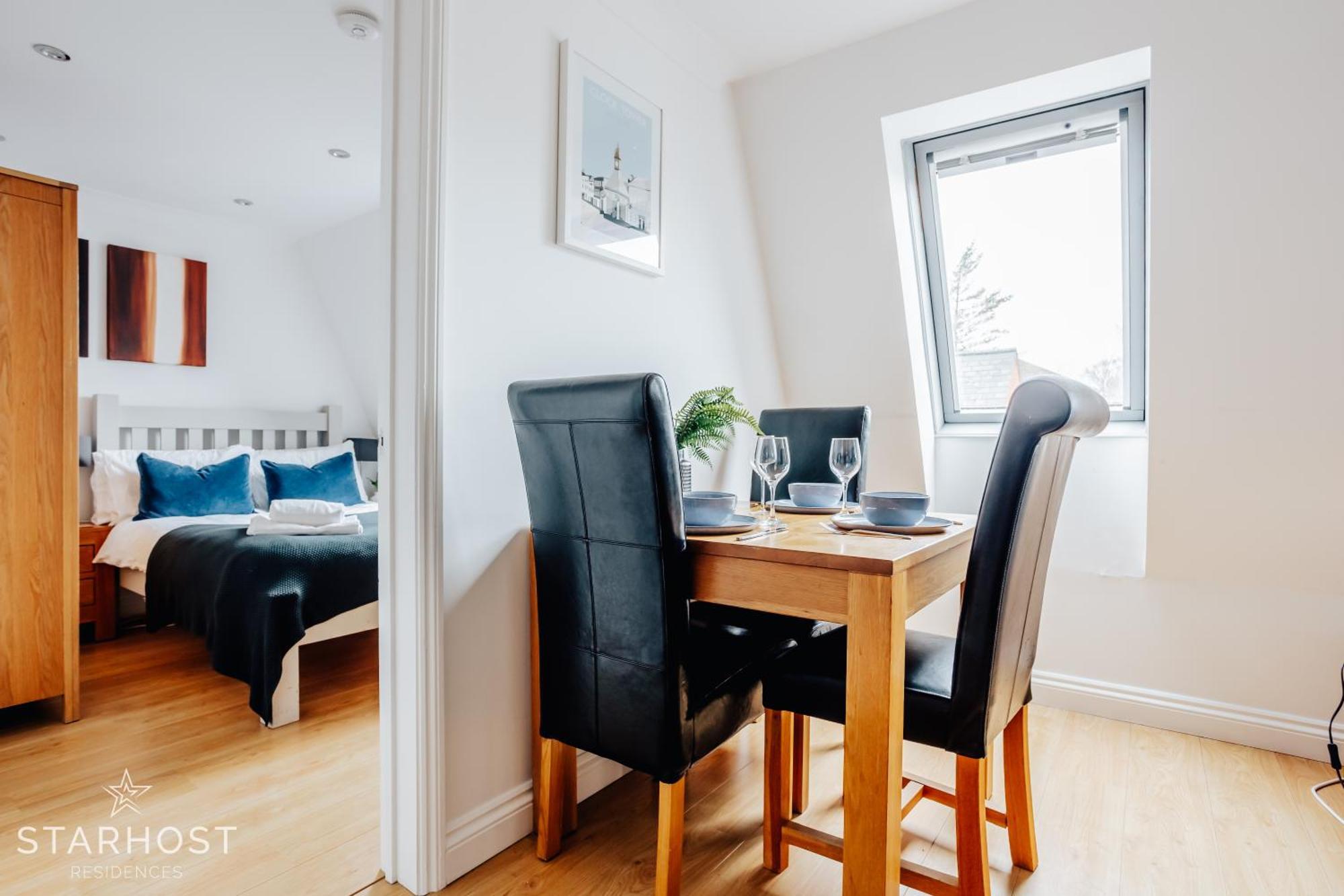 Central 3 Bed Apartment At Regents Court, Newbury Newbury  Exteriör bild