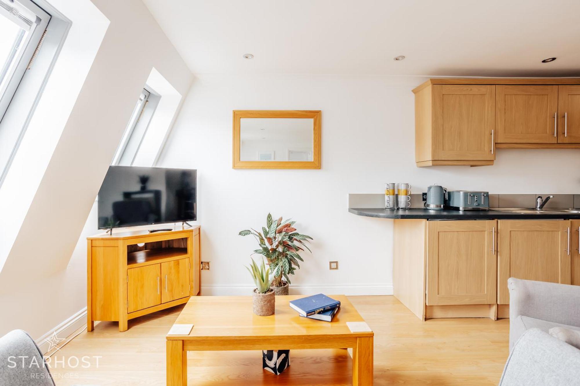 Central 3 Bed Apartment At Regents Court, Newbury Newbury  Exteriör bild