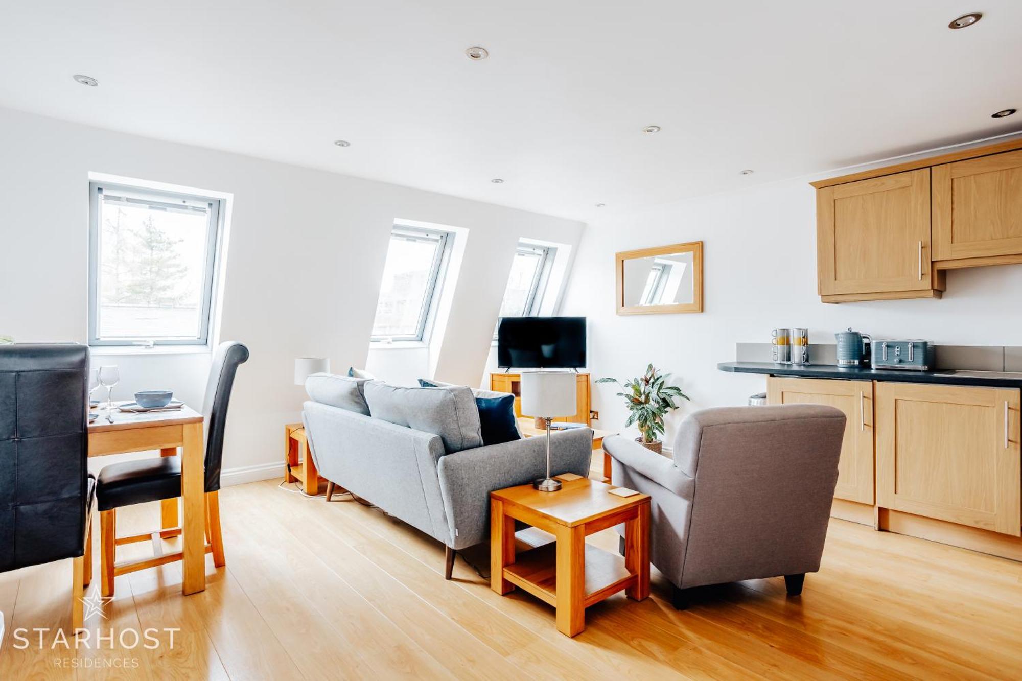 Central 3 Bed Apartment At Regents Court, Newbury Newbury  Exteriör bild
