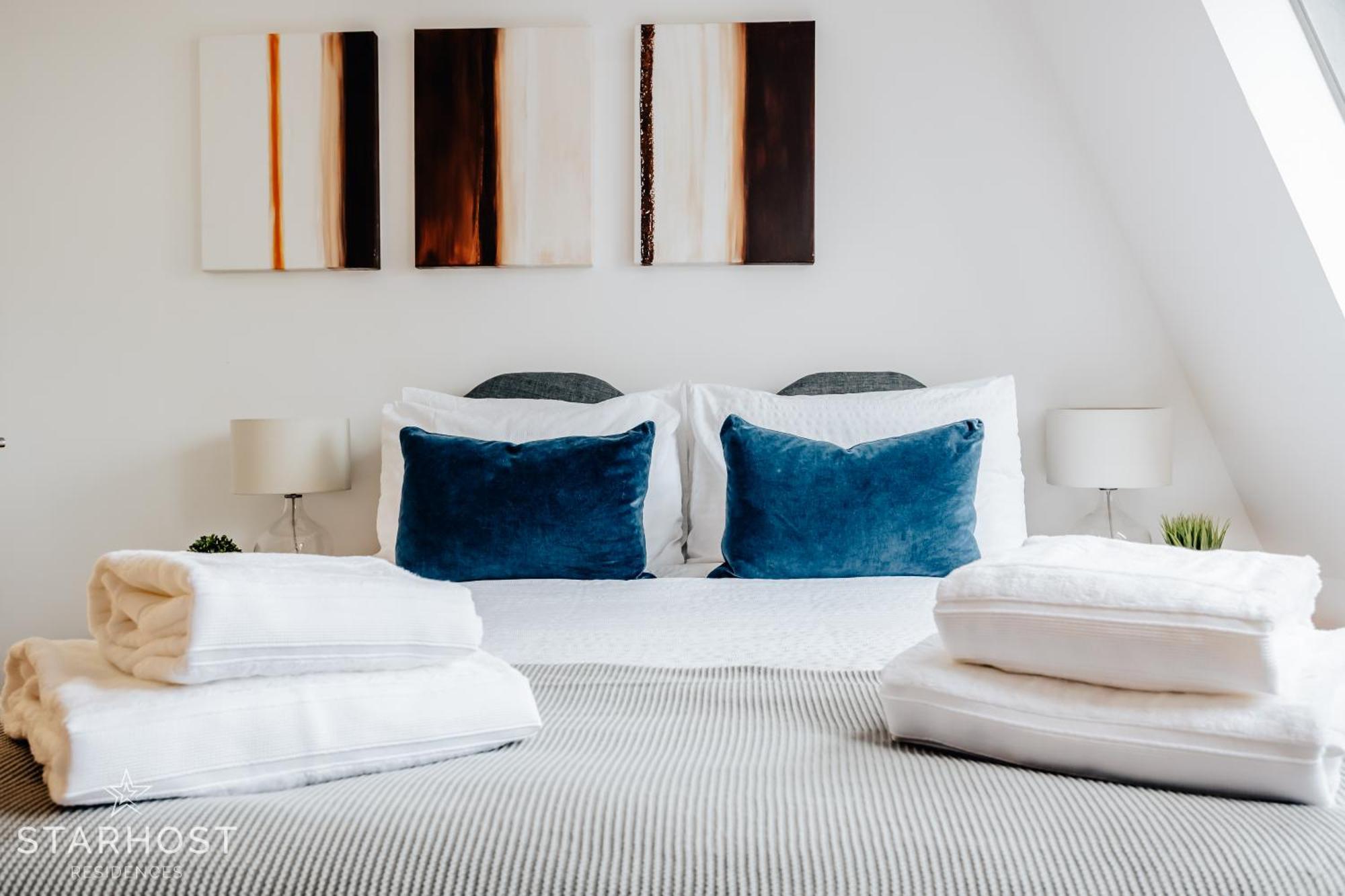 Central 3 Bed Apartment At Regents Court, Newbury Newbury  Exteriör bild