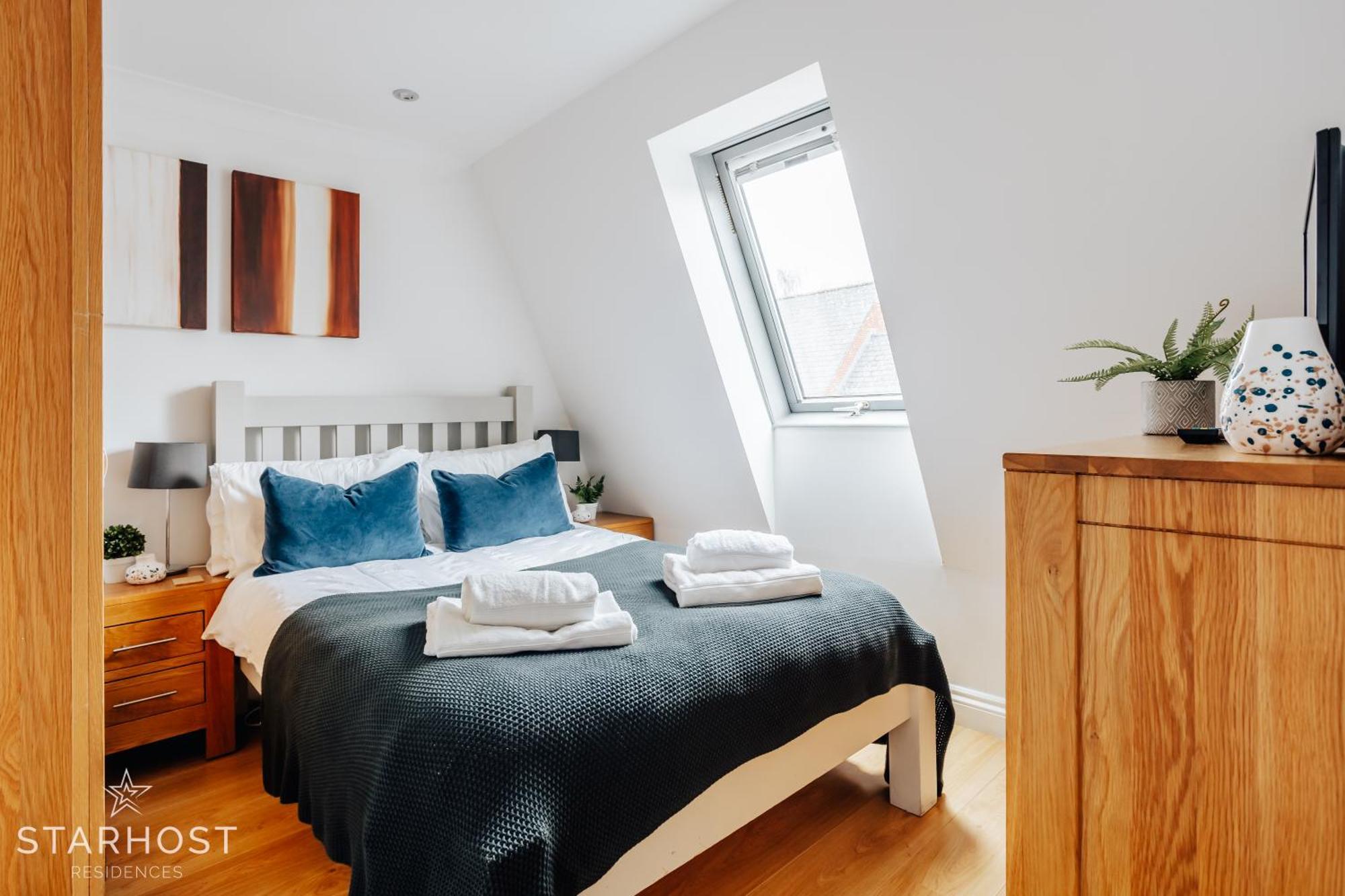 Central 3 Bed Apartment At Regents Court, Newbury Newbury  Exteriör bild