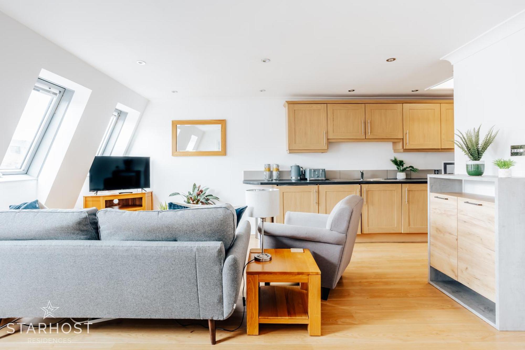 Central 3 Bed Apartment At Regents Court, Newbury Newbury  Exteriör bild